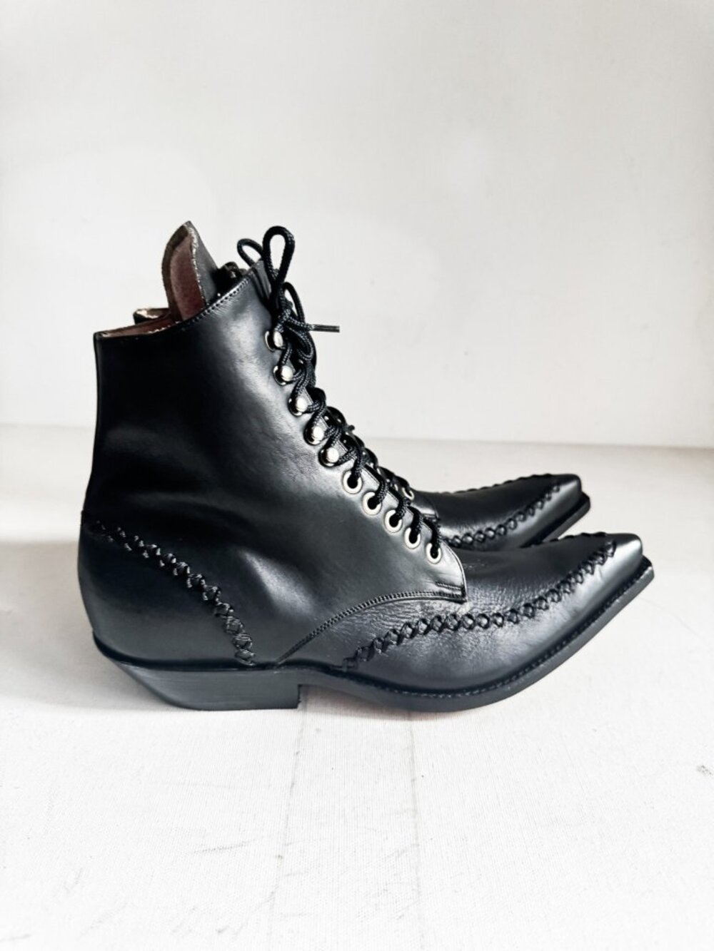 Vintage 90s y2k Go West Black Pointy Toe Whipstitch Detail Lace up Booties MX6/9